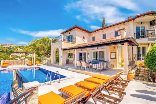 Karizma Property - Waterfront Villa Ela