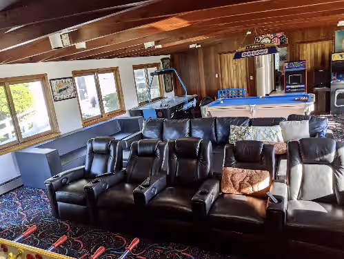 10 Bedroom Hampton House with a regulation size Pickleball, photo 2