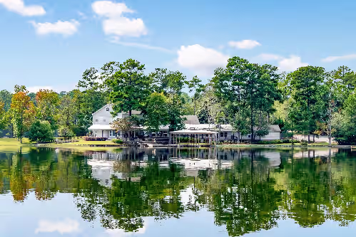 The Bayou Lodge - 11 Bedroom 9 Bath is great for family gathering & conferences!