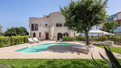 Villa Schisò, exclusive location for 12 people, in front of the sea with pool.