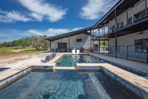 Xenia Creek Barndo l hot tub l pool l Valley Mills, Clifton, Waco, Gatesville