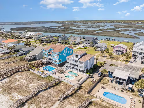 Footprints On The Sand: Oceanfront, Pool & Tiki Bar, photo 3