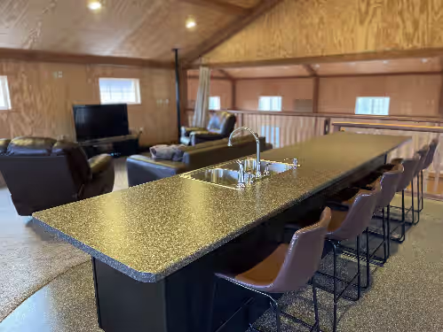Inviting family retreat with a seasonal saltwater pool, gymnasium and privacy, photo 4