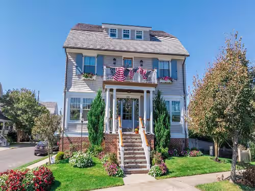 Luxurious Resortlike Pool and Patio, Ocean View, Easy walk to Downtown CM. 8 Bedrooms.