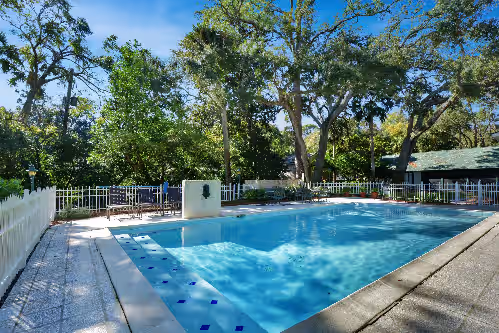 Delightful Sea Island Beach Cottage, Private Pool, Hot Tub & Steps from Beach, photo 2