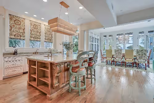 Luxury Beachfront Home with Guesthouse, Heated Pool & Spa, Putting Green, East Beach Oasis, photo 4