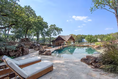 Gorgeous Resort-style Retreat on Cedar Creek Lake, photo 2