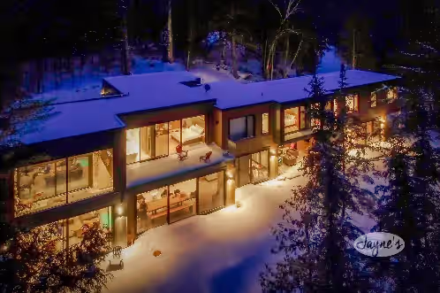 Incredible Modern 6 bdrm, 5 bath Open-Concept Cottage on Lovely Lake of Bays!