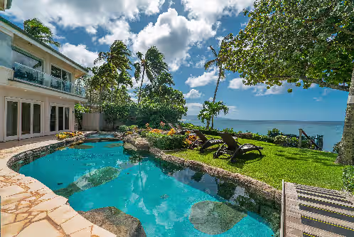Beachfront Luxury Property with Pool, photo 2