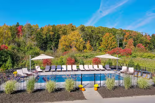 HEATED SALTWATER POOL, Pickleball. Higgins Beach Estate~sleeps 30. 12 min to DT, photo 3