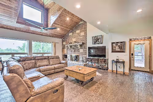 Massive Peck Home w/ Woods & Creek to Explore, photo 3