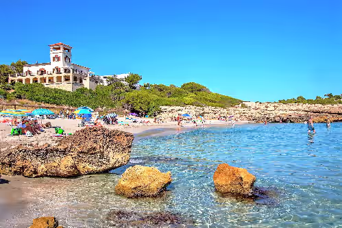 Seafront villa with stunning views and direct access to the beach