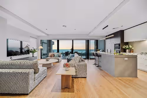 Luxe 3-Storey Oceanfront Retreat, photo 4