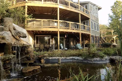 THE WATERFALL WALKOUT & HILLTOP RETREAT, SLEEPS 10+, 4BR*2BA