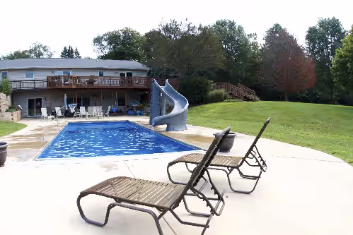 Relaxing 8 acres, Large Family Getaway plus Giant Pool, Hot tub, Sports Complex, photo 2