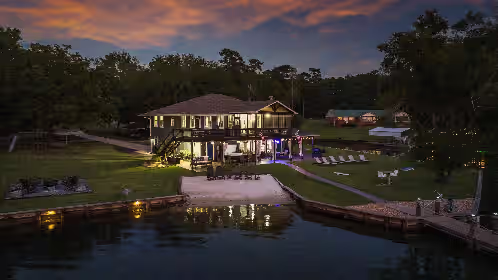 THE PACE PLACE AT LAKE MARTIN - BEACH, SUNSETS, HOT TUB, FIREPIT, BOAT RAMP, FLAT LOT, WE HAVE IT ALL