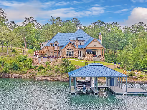 The Blue Marlin Inn - Country Villa: Dock, Pool, Spa, Waterfall, Grotto, Firepit, Fishing hole.