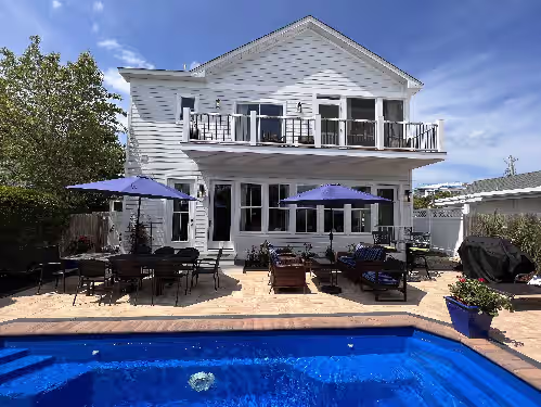 "Beach Block! Pool, Roof Deck, 7BR/6BA, Sleeps 16