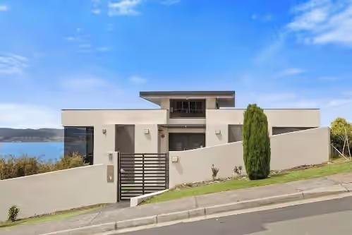 The View – 6BR, 4BA Luxury Home + Separate Studio.