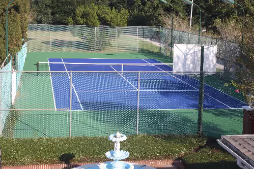 Home/MINI RESORT- pool, tennis court, par 3/four hole golf course, lg. Clubhouse, photo 2