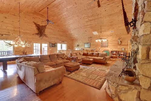 Fraziers Bottom Cabin on 800 Acres of Land w/ Lake, photo 4