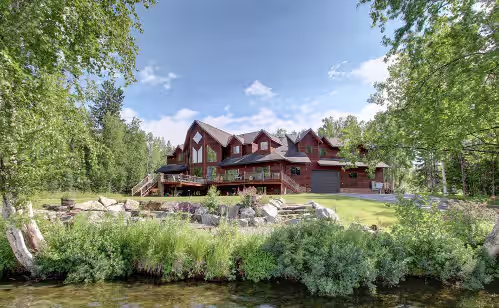 Blue Lantern Lodge - Stunning Lakefront Home Near Anchorage