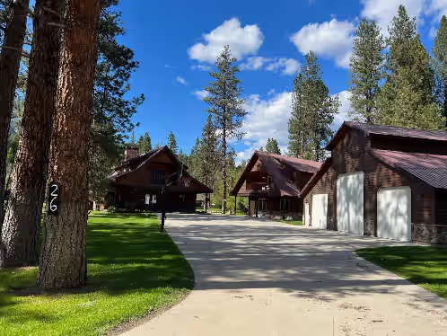 Stunning Cabin with Clubhouse on River! Wooded Retreat with Kayaks! Pickleball, photo 3