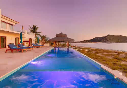 Casa Bahia - Stunning 6 bedroom home on best sand beach, 45’ pool/jacuzzi, Bar, BBQ, fire-pit